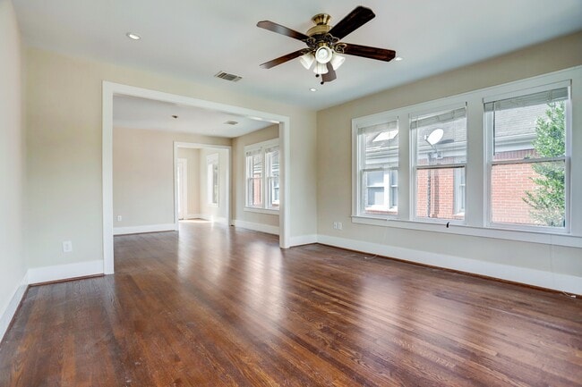 Photo - 2510 Kingston St