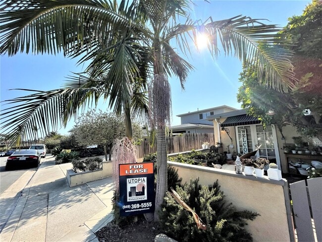 Building Photo - 156 W Marquita Unit C