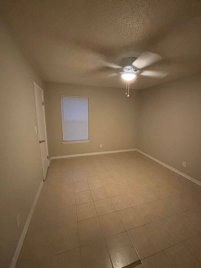 Photo - 639 N Betty Jo Dr