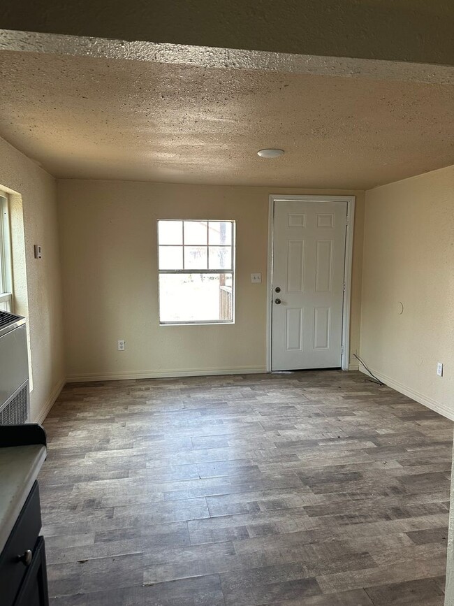 Photo - 3204 Russell St