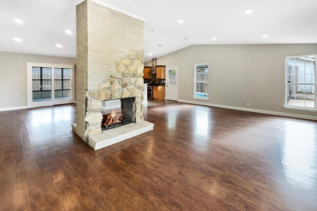 Photo - 2110 W Northgate Dr