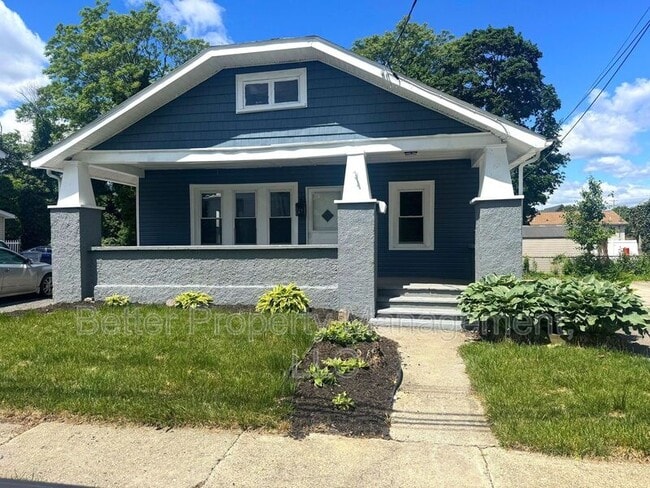 Building Photo - 64 N Myrtle St Rental