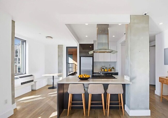 Photo - 225 E 138th St Unidad PH1