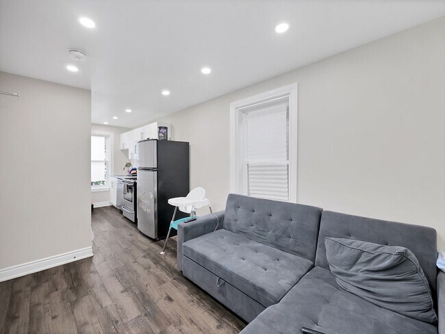 Photo - 33 Fairleigh Ave N Unit 2