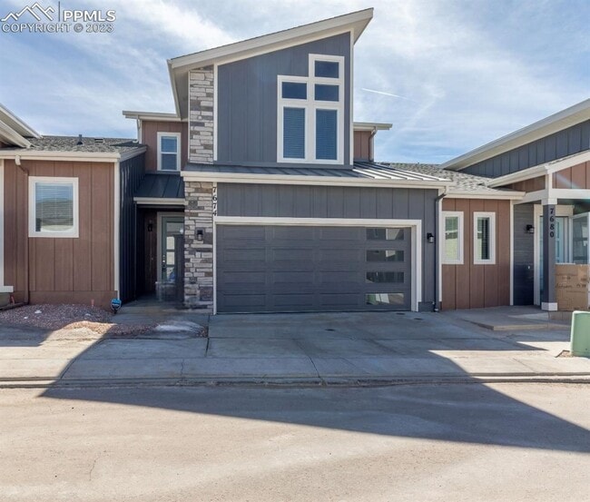 Building Photo - Like new Modern design! 3 bed, 4 bath, 2 c... Rental