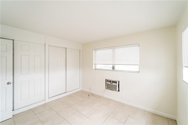 Photo - 1251 W River Dr