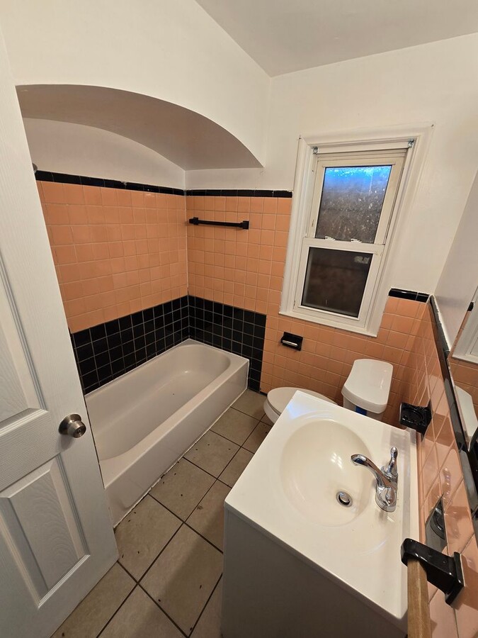 Photo - 11620 Rossiter St