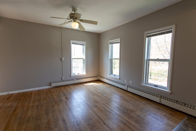 Photo - 130 College Ave NE Unit Apt 2
