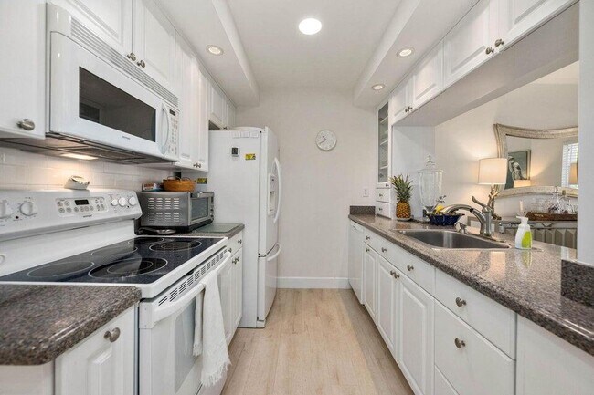 Photo - 250 NE 20th St Unidad 1010