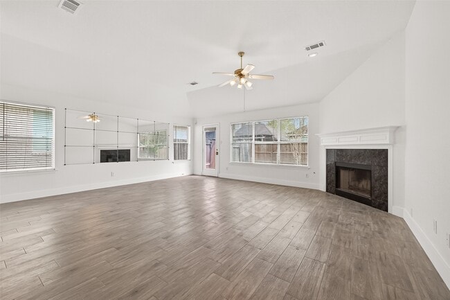 Photo - 3143 Oakwood Run Dr