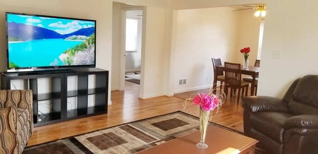 Living Room/ Dining Room - 7710 Plainfield Rd Apartments