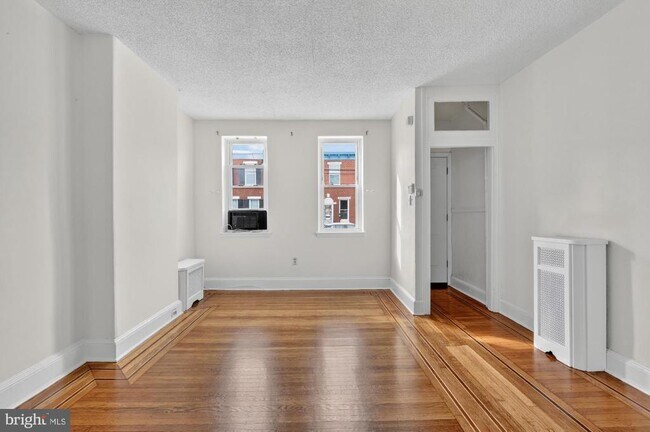 Photo - 2343 E Huntingdon St