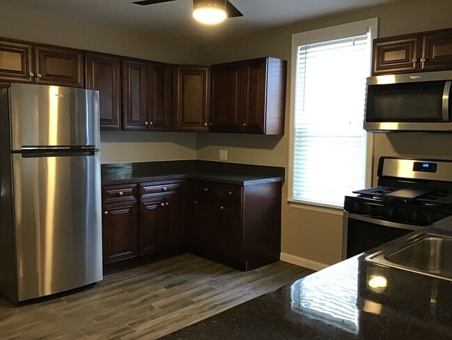Photo - Upgraded 2 Bed/2 Bath plus Den HOME 1100 sq ft. Unit...A Must See!!! Unit First Floor