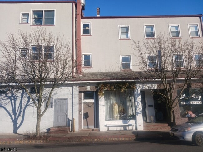 Building Photo - 83 N Willow St Unit 2c