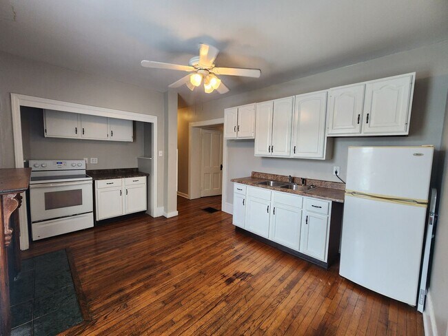 248 S 9th St Unit 6 (B2-104)