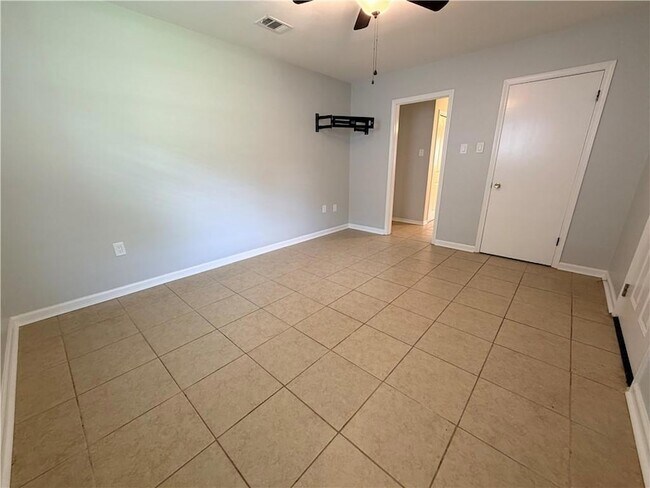 Photo - 210 Transcontinental Dr