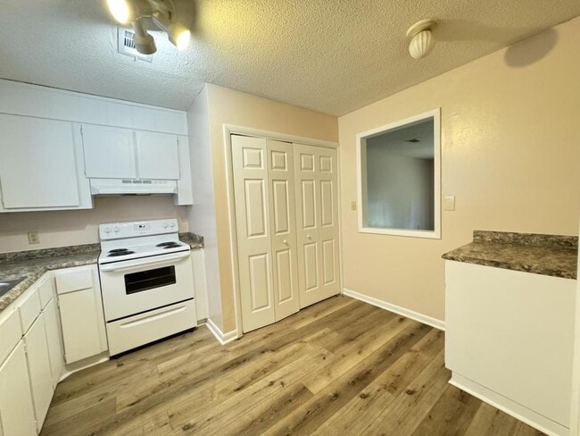 Photo - 124 Stonehedge Drive