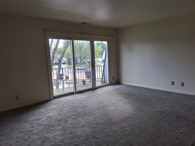 Building Photo - 105 Provincial Ct Unit 8