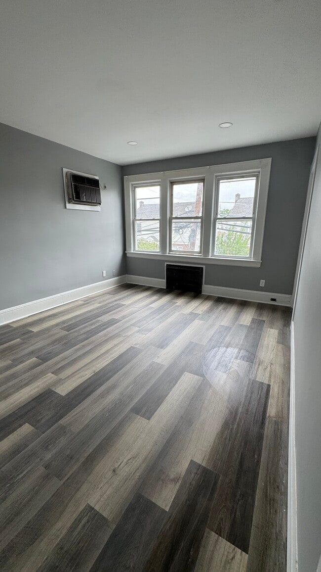 Building Photo - 109 Sanford Ave Unit Belleville