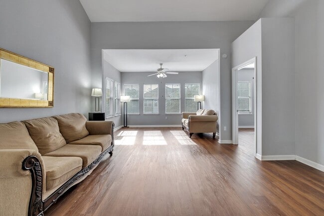 Photo - 2801 Chancellorsville Dr Unidad 137