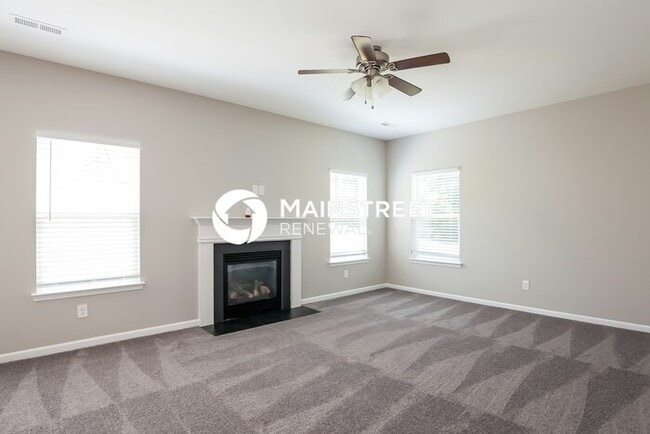Photo - 4 Bedroom Pet-Friendly Home in Charlotte, NC with Main Street Renewal
