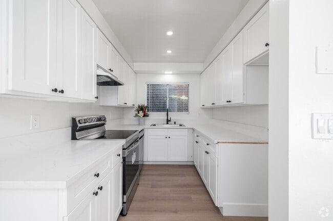 2BR, 2BA - 1,200SF - Kitchen