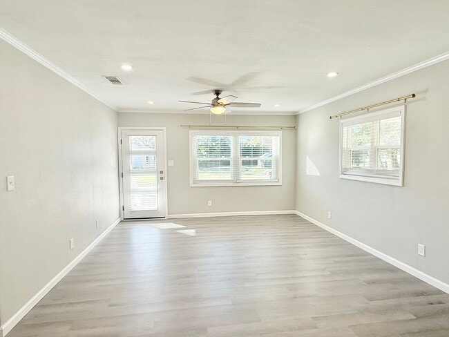 Photo - Fully Remodeled East Hill Cottage