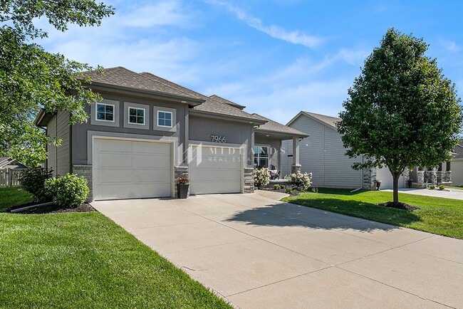 Stunning Ranch Home In Shadow Lake - Stunning Ranch Home In Shadow Lake
