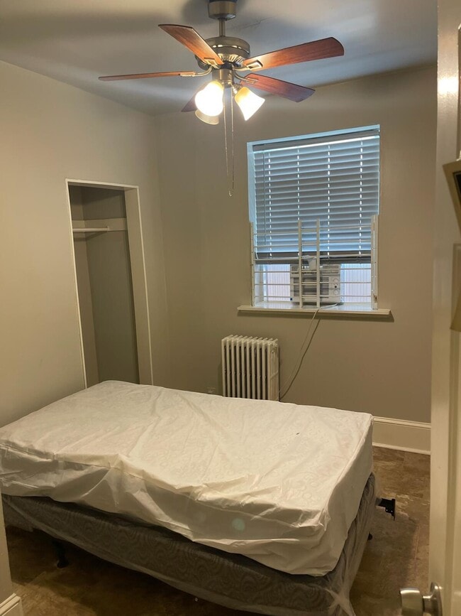 Building Photo - 5611 Addison St Unit 1st Floor - A1 - SRO