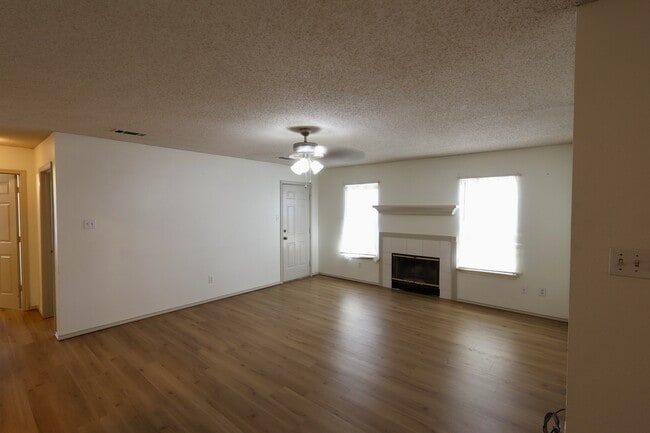 Photo - 811 Ironton Dr