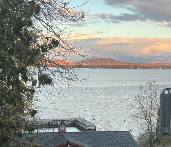 Photo - 2260 Lake Shore Rd