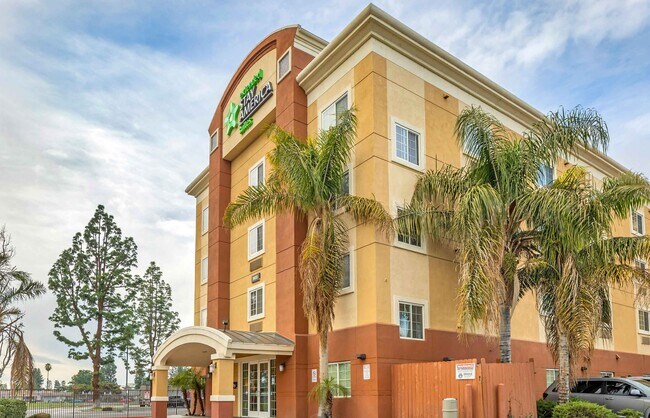 Furnished Studio-Bakersfield - Chester Lane