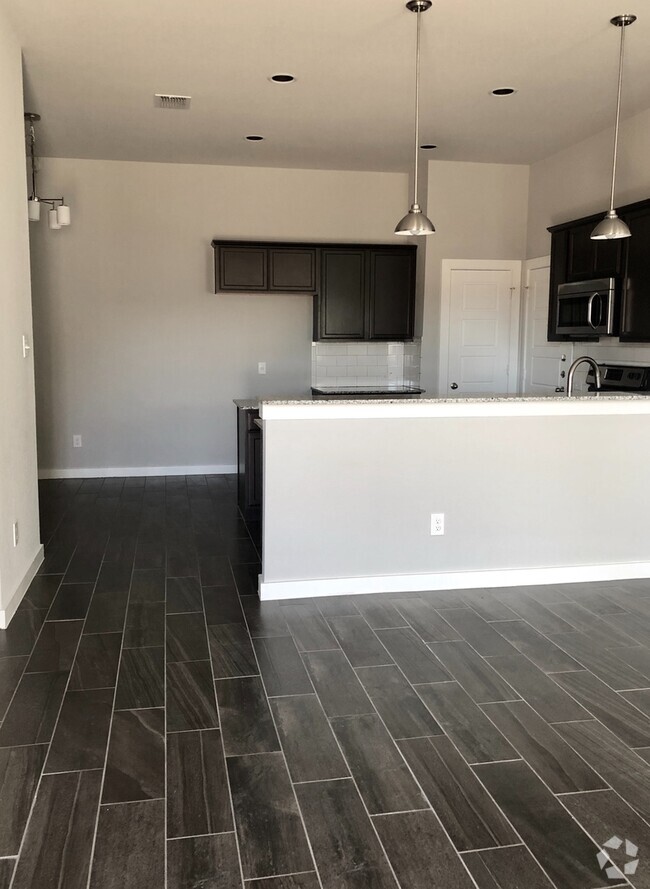 Building Photo - Luxury 3 Bedroom Duplex Located in Midloth... Rental