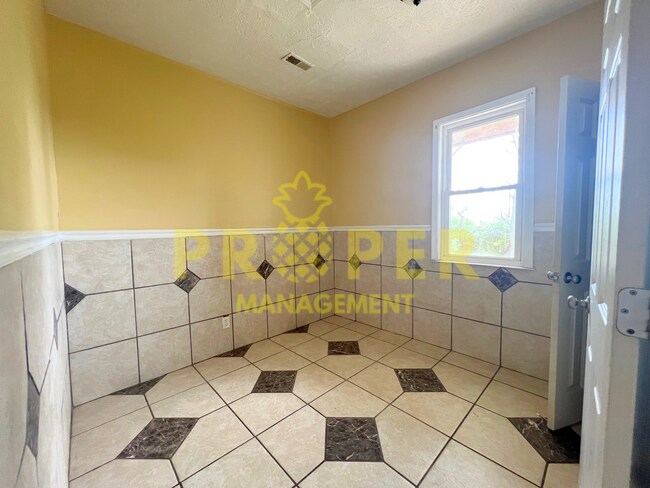 Photo - 3 bedrooms 1 bathrooms house for rent