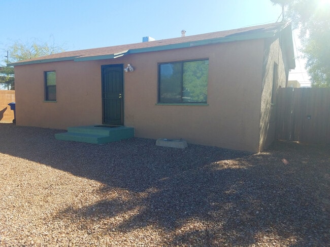 918 E Lee St Unit 2 - 5 bed 5 bath