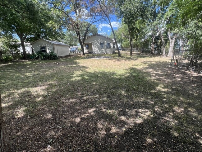 Photo - 920 E Walnut St