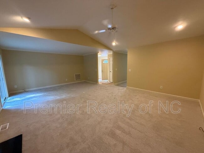 Photo - 607 Westpark Ct