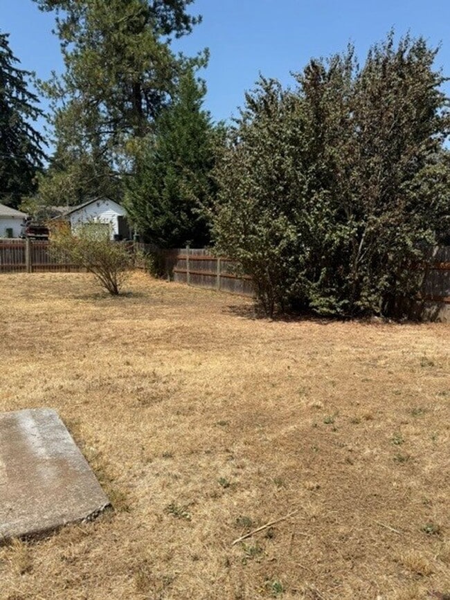 Photo - 3 Bedroom West Salem House w/ Large Fenced Backyard