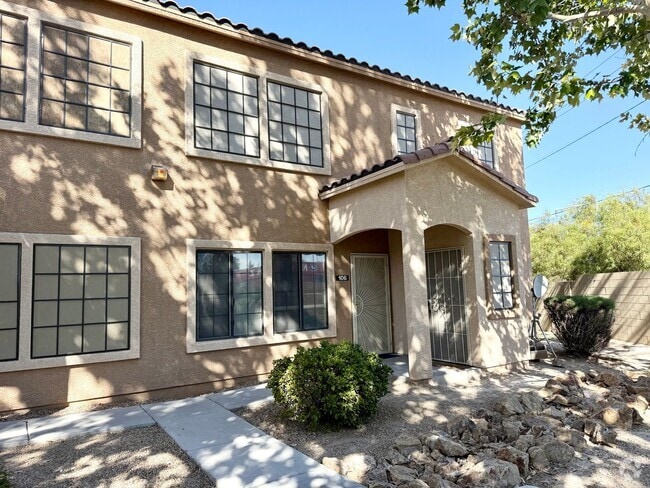 Building Photo - 1/BD 1/BA Light-Filled Condo in Gated Comm...