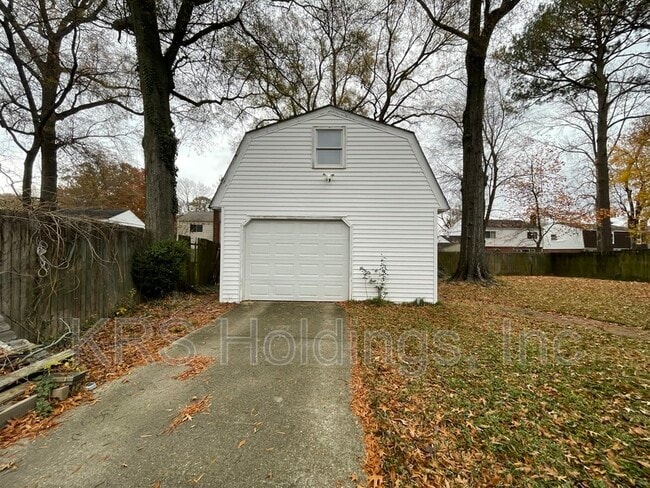 Photo - 826 Olive Dr