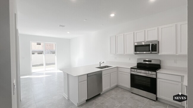 Photo - 2562 Skyline Lp