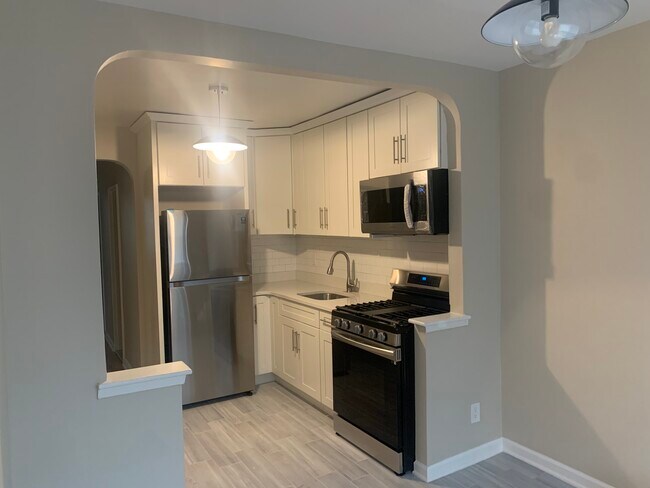 Kitchen - 1160 E 86th St Townhome