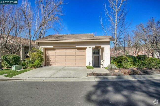 Building Photo - 5070 E Lakeshore Dr Rental