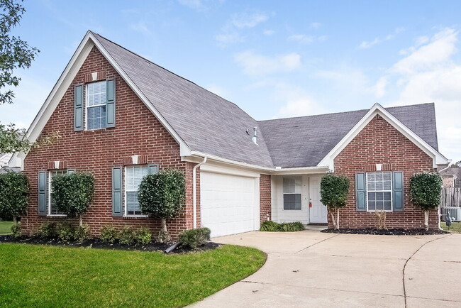 Building Photo - 748 Northwood West Cove