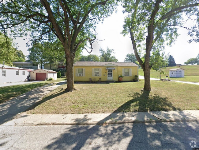 Building Photo - 1506 Oak St Rental