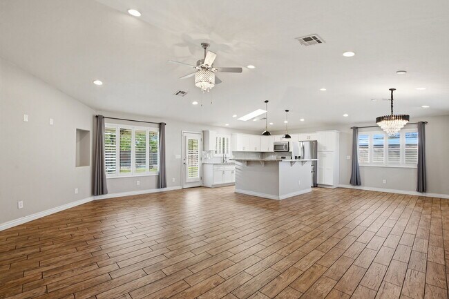 Photo - 1901 N Rosemont Blvd