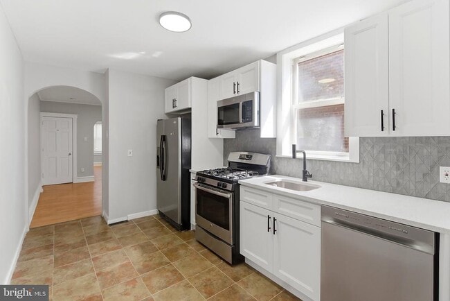 Photo - 71 Amboy Ave