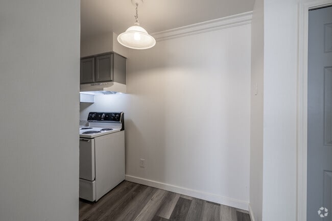 1BR, 1BA - 505SF - Dining Room