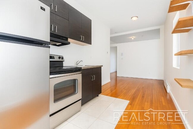 Photo - Gorgeous 2BR/1BA apartment available in prime Bushwick. This apartment is an absolute steal and will Unidad 2A