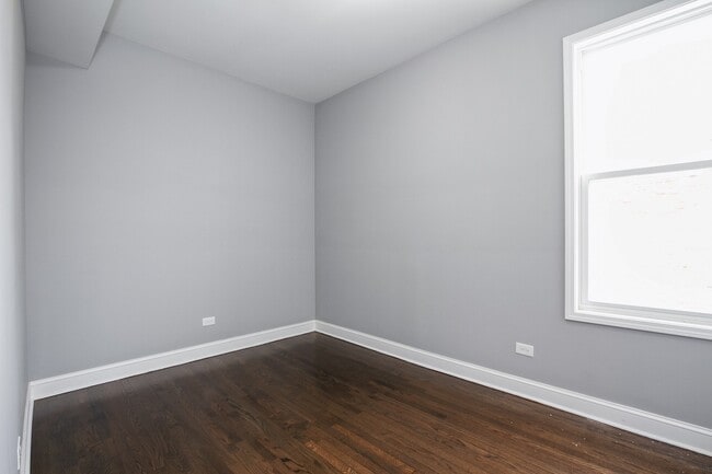 Photo - 7322 S Langley Ave Unit 2